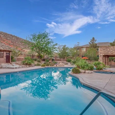 H4 Coral Springs Resort Sleeps 8 Guests, 3Bd And 2 Bathrooms With An Outdoor Fireplace